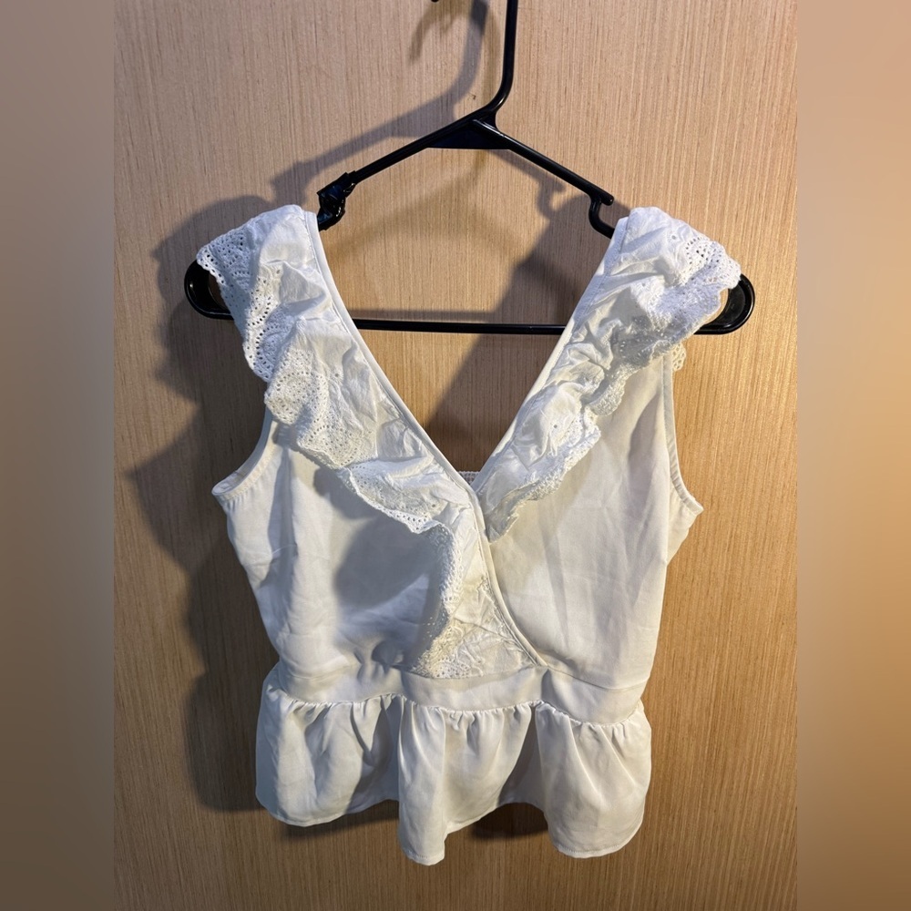 Women’s Milk & Honey White Ruffle V-Neck Sleeveless Blouse Size Small